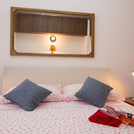 Dante Apartment