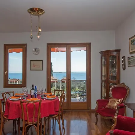 Dante Apartment *