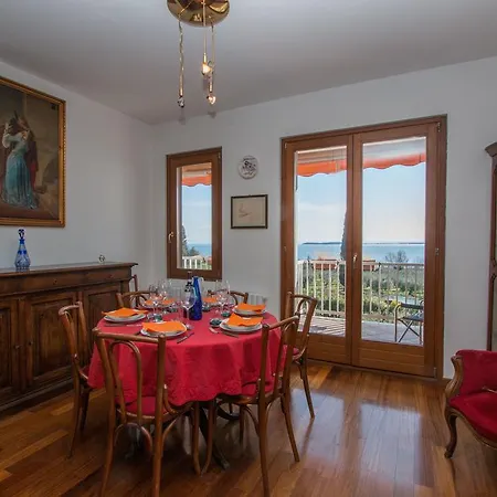 Dante Apartment